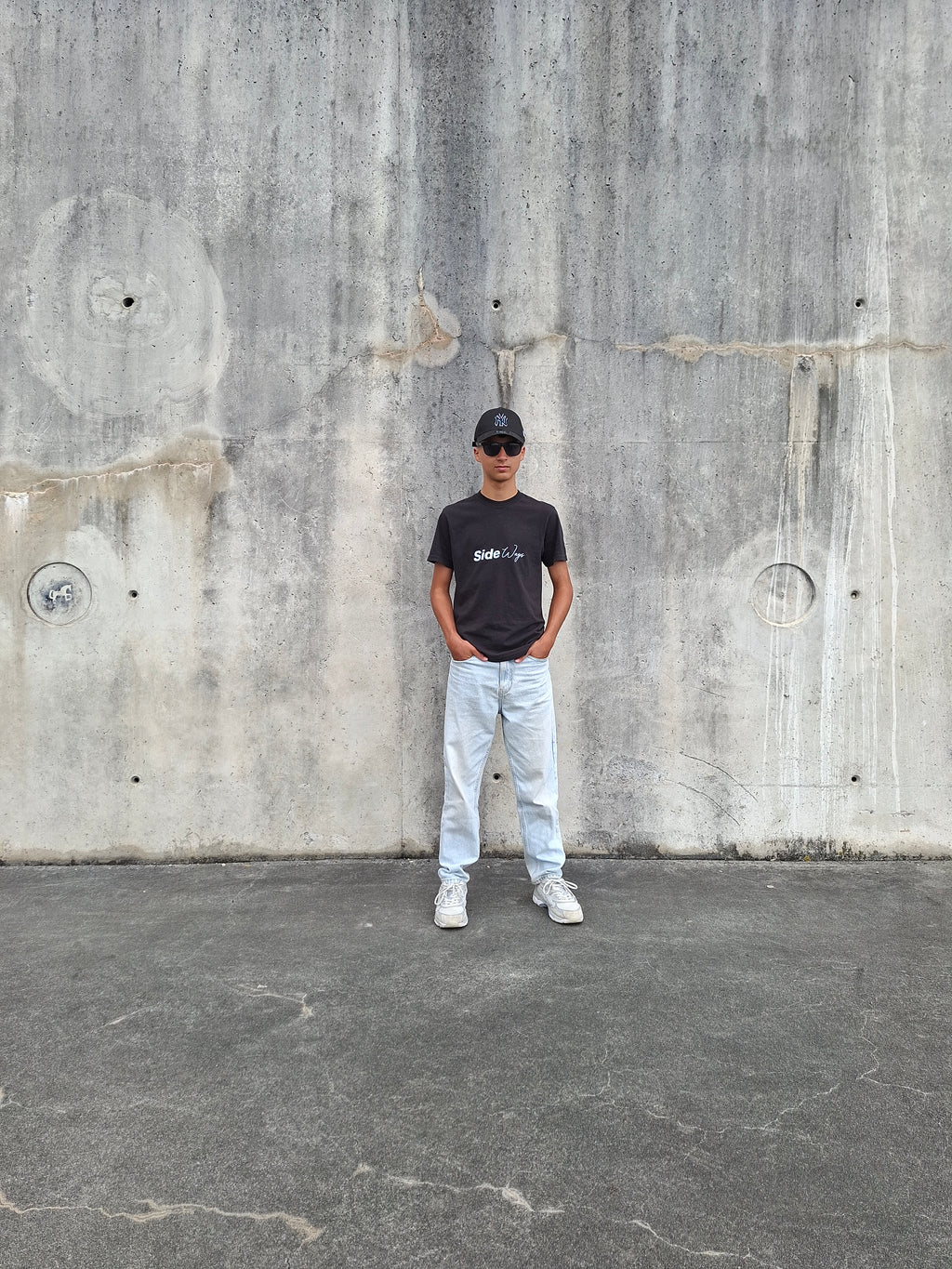 "The 2000s" | Camiseta Negra Unisex