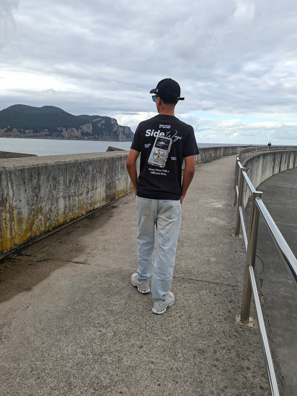 "The 2000s" | Camiseta Negra Unisex