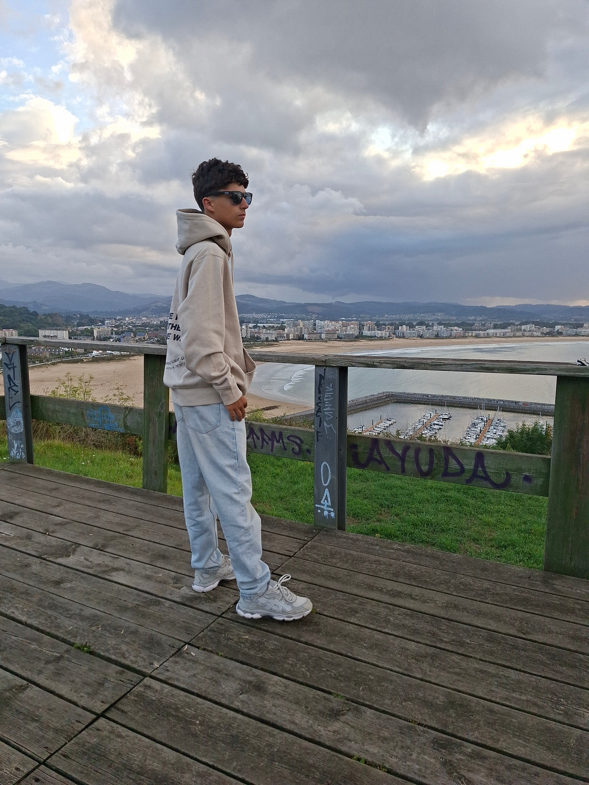 "The Horizon" | Sudadera Beige Unisex