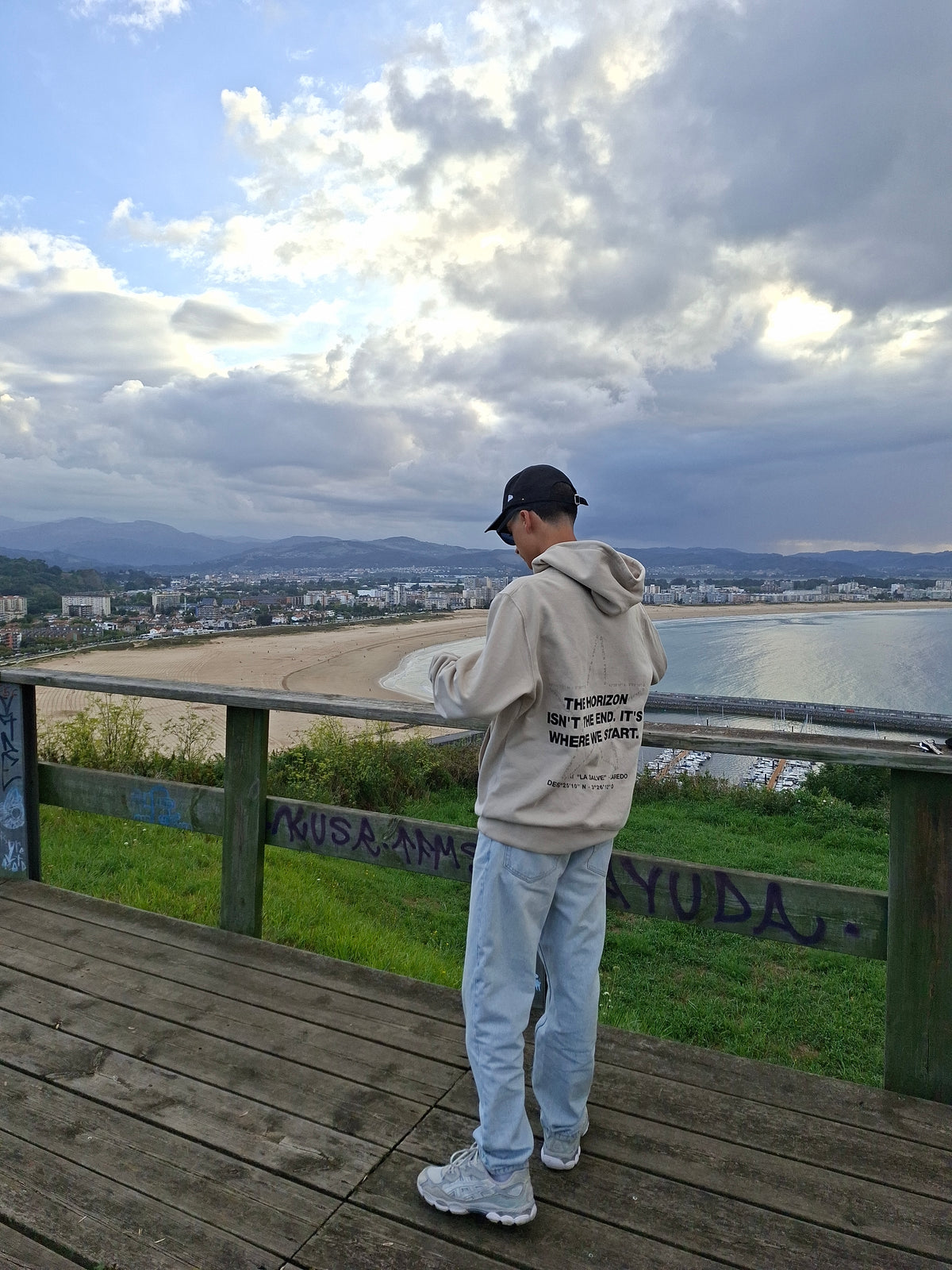 "The Horizon" | Sudadera Beige Unisex