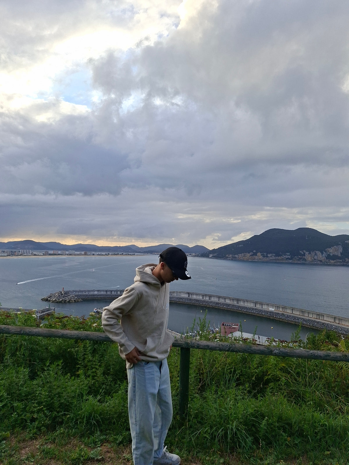 "The Horizon" | Sudadera Beige Unisex
